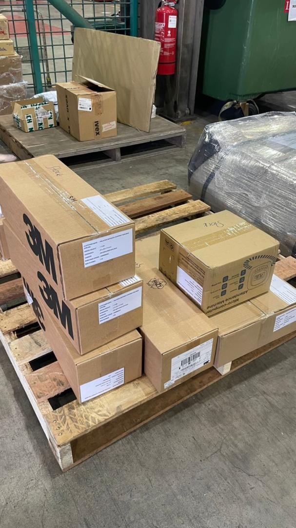 Half-face respirator and cartridge filter consumables